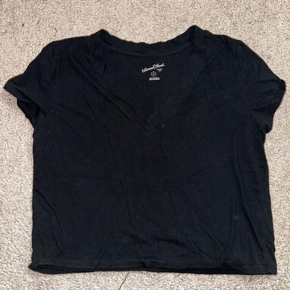 Universal Thread Women's Black V-Neck Short Sleeve Crop T-Shirt